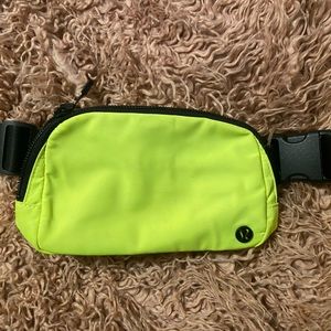 Lululemon everywhere belt bag